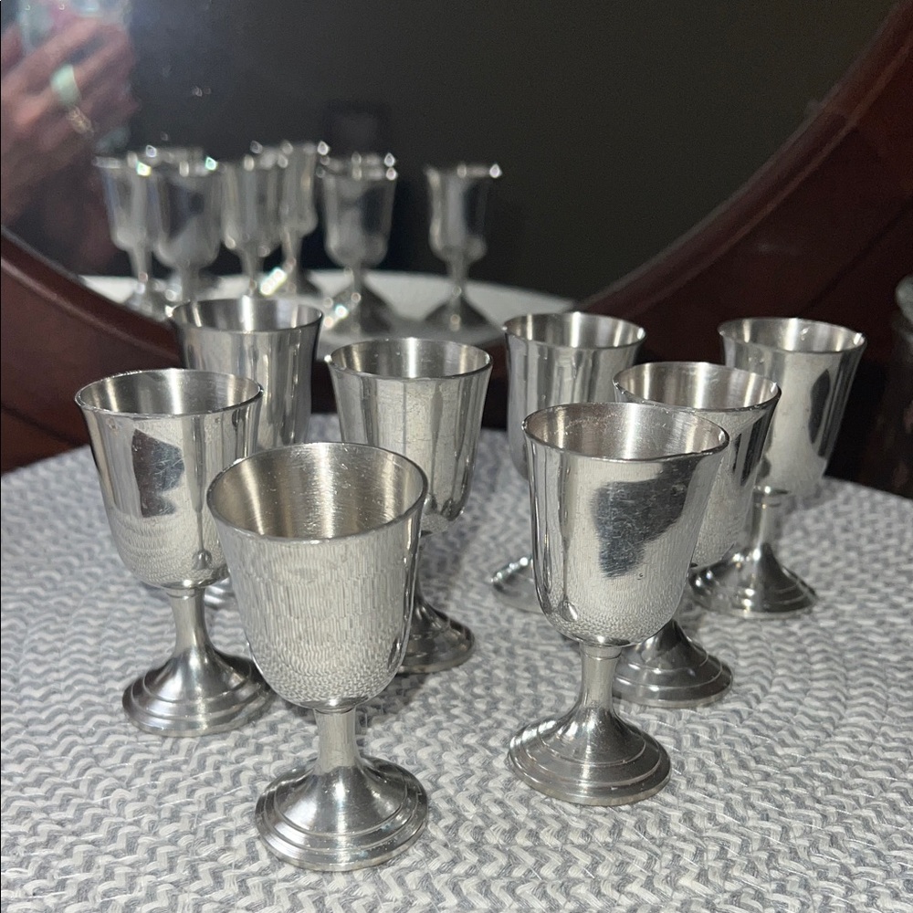 Set of 8 English stemmed Aperitif pewter small shot cups